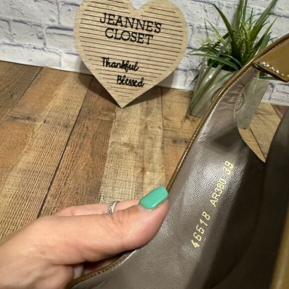 Boden Patent Leather/Suede Slingback Wedge Sandals
Women's Size 39 US 8 - Picture 8 of 9